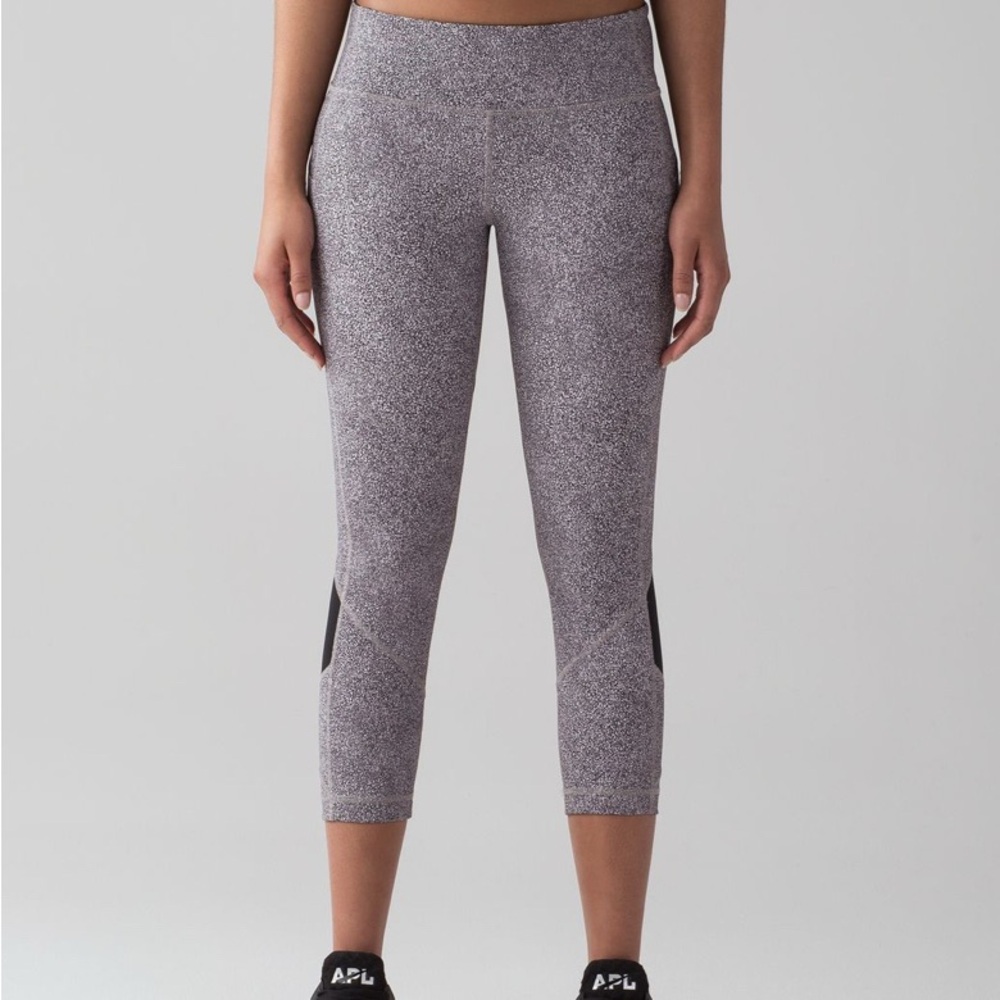 Lululemon Women's Black and Gray Athletic Leggings size 6 - Picture 3 of 7